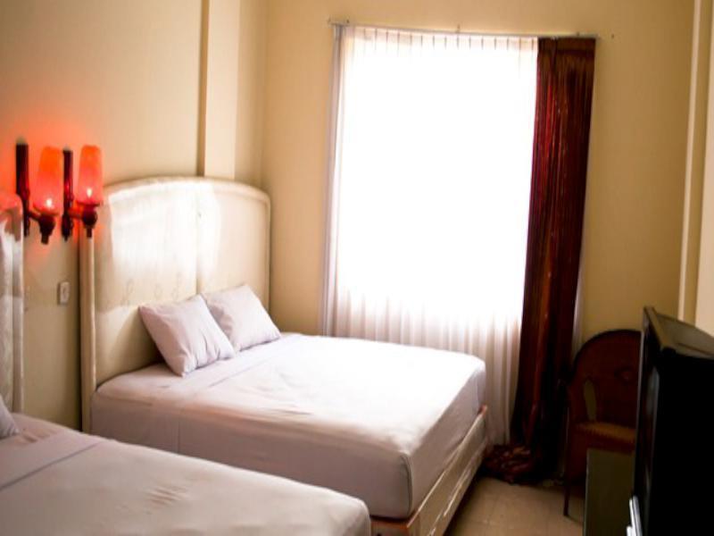 King Hotel Wates  Bagian luar foto