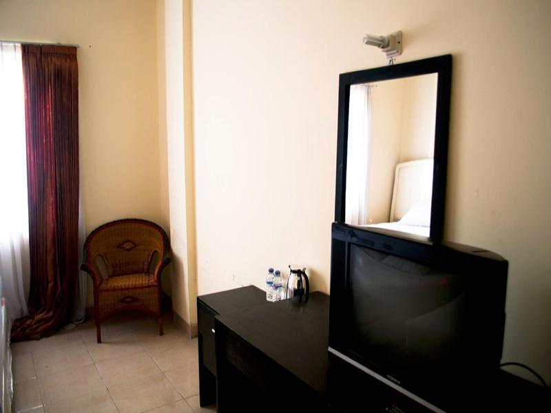 King Hotel Wates  Bagian luar foto